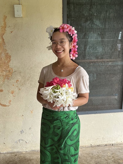 Katlyn Wong holding flowers